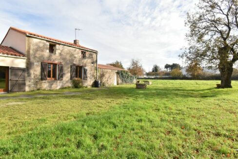 AGENCE IMMO NANTES CORPS DE FERME 4 PIÈCES 117 M² À RÉNOVER SUR GRAND TERRAIN 3880 M² HAUTE-GOULAINE