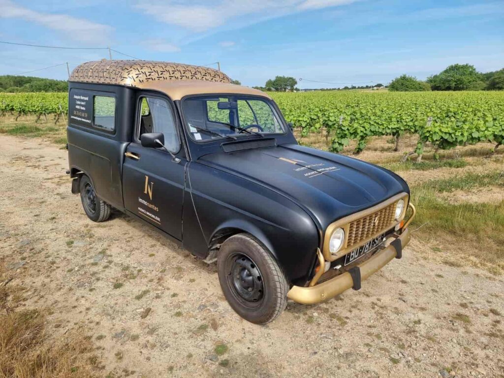 Agence Immo Nantes Renault 4L F4 entièrement restaurée