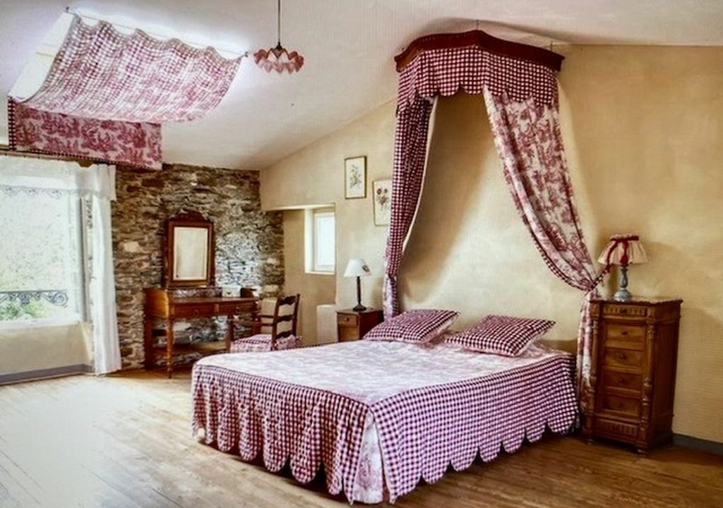 MANOIR 10 PIÈCES 300M² SUR PARC DE 9300M² HAUTE-GOULAINE-min