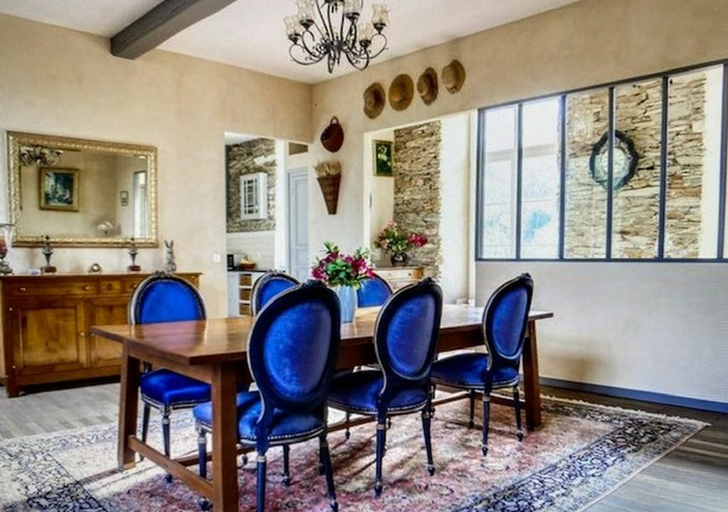 MANOIR 10 PIÈCES 300M² SUR PARC DE 9300M² HAUTE-GOULAINE-min (1)