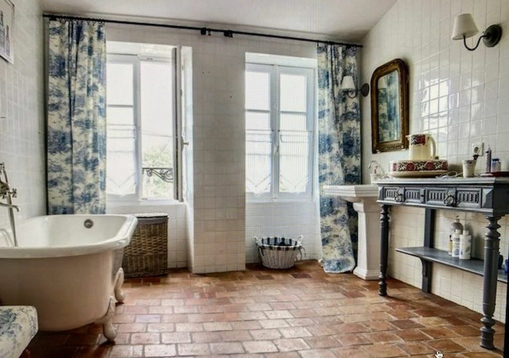 MANOIR 10 PIÈCES 300M² SUR PARC DE 9300M² HAUTE-GOULAINE-min