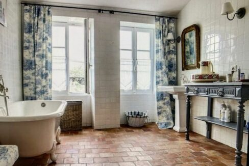 MANOIR 10 PIÈCES 300M² SUR PARC DE 9300M² HAUTE-GOULAINE-min