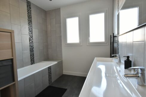 6 PIÈCES 160 M² 615 M² GENESTON, MAISON DE PLAIN PIED 160M2_1869 (12)