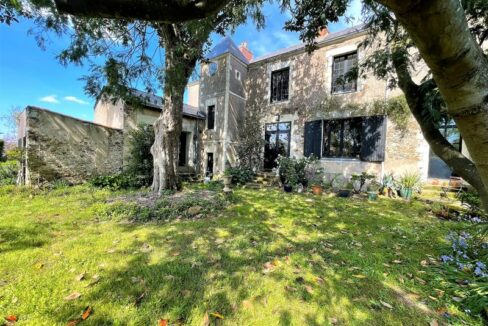 9 PIÈCES 212 M² 1136 M² BOUAYE. DEMEURE DE CHARME 212 M²