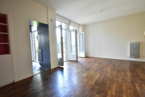 4 PIÈCES 65.49 M² APPARTEMENT T3 - REZ-DE-JARDIN AVEC CAVE ET DÉPENDANCE DANS UNE MAISON DE CARACTÈRE.