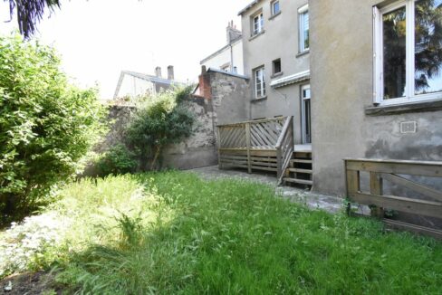 4 PIÈCES 65.49 M² APPARTEMENT T3 - REZ-DE-JARDIN AVEC CAVE ET DÉPENDANCE DANS UNE MAISON DE CARACTÈRE.