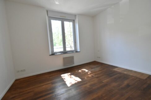 4 PIÈCES 65.49 M² APPARTEMENT T3 - REZ-DE-JARDIN AVEC CAVE ET DÉPENDANCE DANS UNE MAISON DE CARACTÈRE.