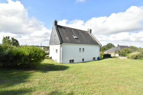 7 PIÈCES 160 M² 1880 M² THEIX - NOYALO MAISON 160M² SUR UNE PARCELLE DE 1880M² CONSTRUCTIBLE. IDEAL POUR INVESTISSEURS OU PROMOTEURS. (10)