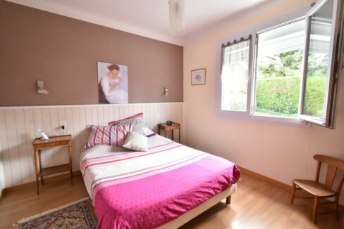 7 PIÈCES 160 M² 1880 M² THEIX - NOYALO MAISON 160M² SUR UNE PARCELLE DE 1880M² CONSTRUCTIBLE. IDEAL POUR INVESTISSEURS OU PROMOTEURS. (13)