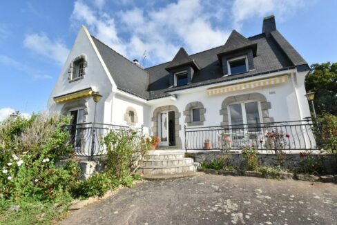 7 PIÈCES 160 M² 1880 M² THEIX - NOYALO MAISON 160M² SUR UNE PARCELLE DE 1880M² CONSTRUCTIBLE. IDEAL POUR INVESTISSEURS OU PROMOTEURS. (2)