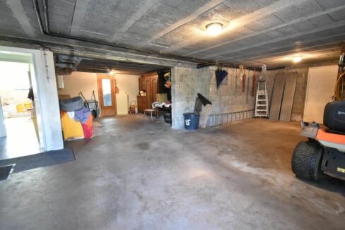 7 PIÈCES 160 M² 1880 M² THEIX - NOYALO MAISON 160M² SUR UNE PARCELLE DE 1880M² CONSTRUCTIBLE. IDEAL POUR INVESTISSEURS OU PROMOTEURS. (7)