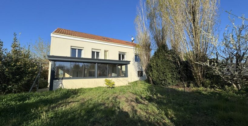 b-immo-7 pièces 165 m² 750 m², proche du bourg, maison non mitoyenne de 165 m2 avec 4 chambres sur terrain de 750 m2, Basse-Goulaine (1)