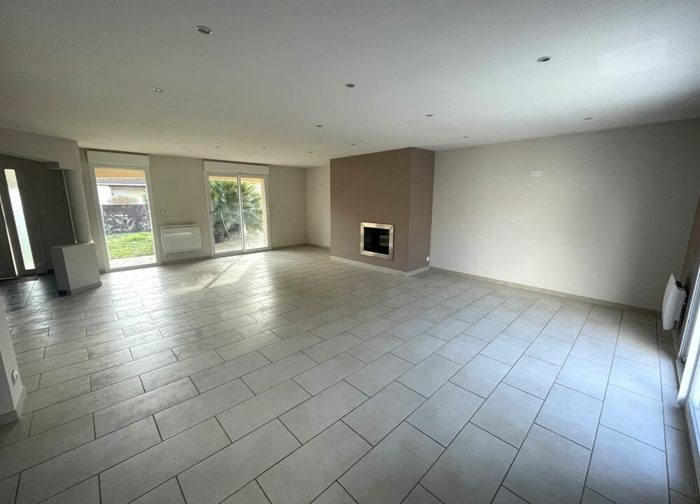 b-IMMO NANTES MAISON DE PLAIN PIED 6 PIÈCES 174M² 790M² SAINT-AIGNAN-GRANDLIEU (2)