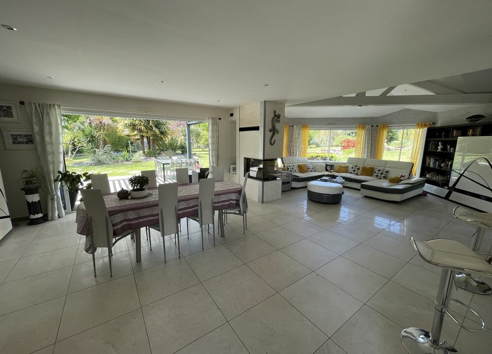 b-immo-7 pièces 177 m² 6743 m² Maison de 177m², 7 pièces 177 m² 6743 m² Saint-Philbert-De-Grand-Lieu. (16)