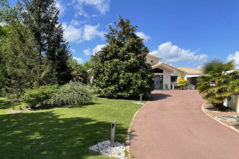 b-immo-7 pièces 177 m² 6743 m² Maison de 177m², 7 pièces 177 m² 6743 m² Saint-Philbert-De-Grand-Lieu. (6)