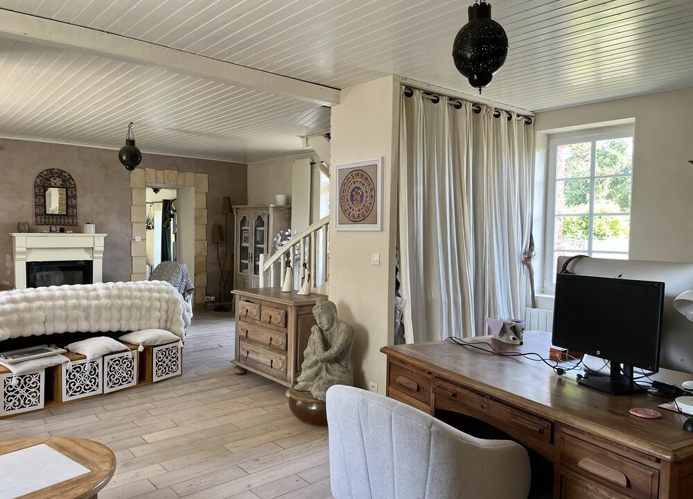 b-immo-5 pièces 127 m² 1233 m² Charmante Longère 127 m2 5 pièces Frossay (17)