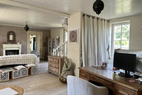 b-immo-5 pièces 127 m² 1233 m² Charmante Longère 127 m2 5 pièces Frossay (17)