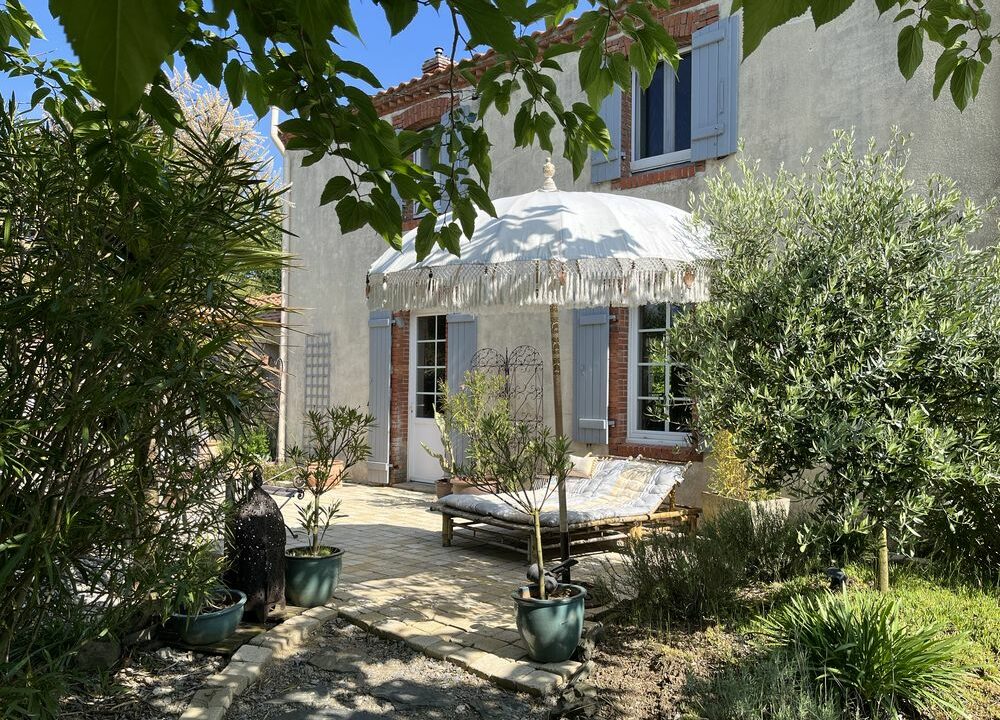 b-immo-5 pièces 127 m² 1233 m² Charmante Longère 127 m2 5 pièces Frossay (21)