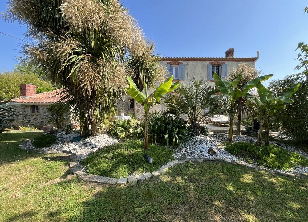 b-immo-5 pièces 127 m² 1233 m² Charmante Longère 127 m2 5 pièces Frossay (23)