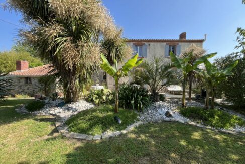b-immo-5 pièces 127 m² 1233 m² Charmante Longère 127 m2 5 pièces Frossay (23)