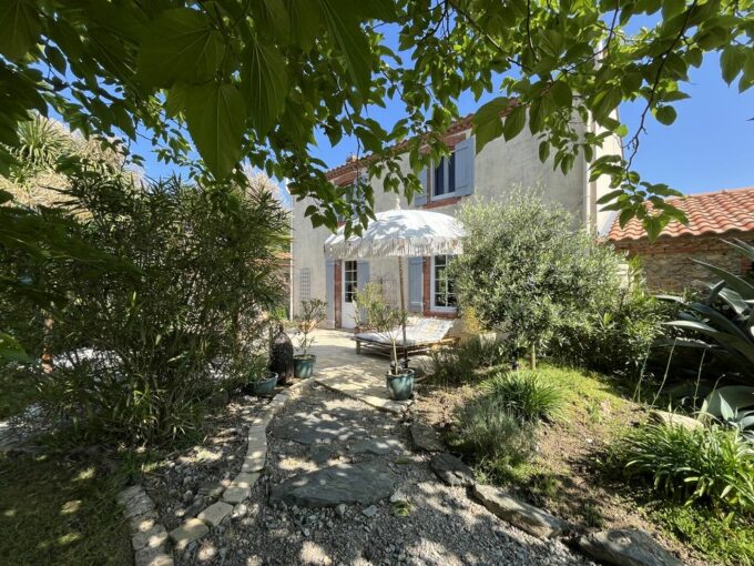 b-immo-5 pièces 127 m² 1233 m² Charmante Longère 127 m2 5 pièces Frossay (22)