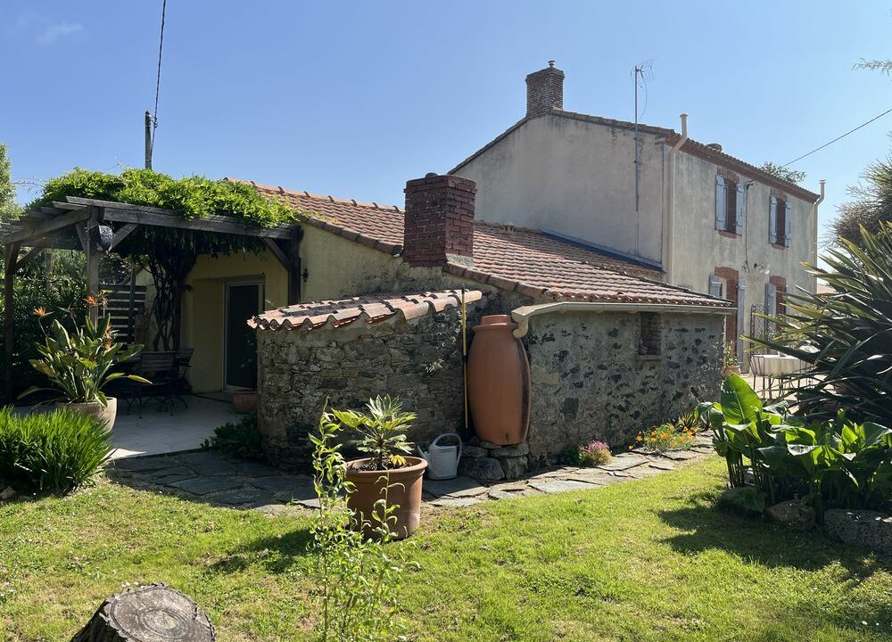 b-immo-5 pièces 127 m² 1233 m² Charmante Longère 127 m2 5 pièces Frossay (26)
