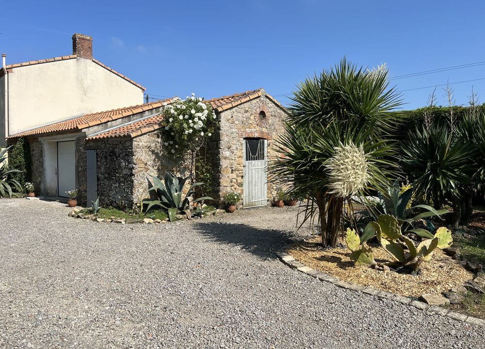 b-immo-5 pièces 127 m² 1233 m² Charmante Longère 127 m2 5 pièces Frossay (27)