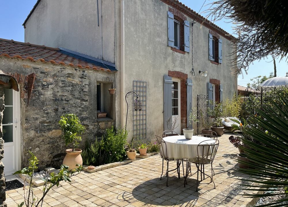 b-immo-5 pièces 127 m² 1233 m² Charmante Longère 127 m2 5 pièces Frossay (5)