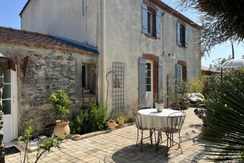 b-immo-5 pièces 127 m² 1233 m² Charmante Longère 127 m2 5 pièces Frossay (5)
