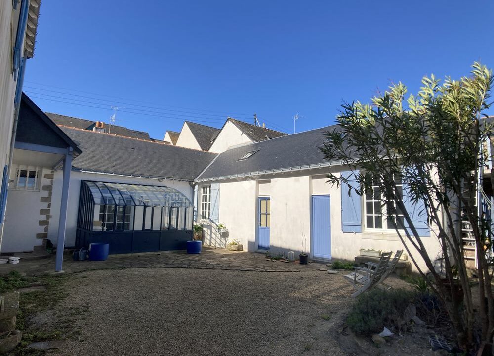 Agence immobiliere ImmoNantes CROISIC Maison familiale face au port, vue mer