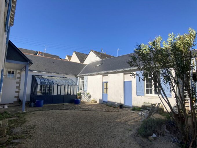 Agence immobiliere ImmoNantes CROISIC Maison familiale face au port, vue mer
