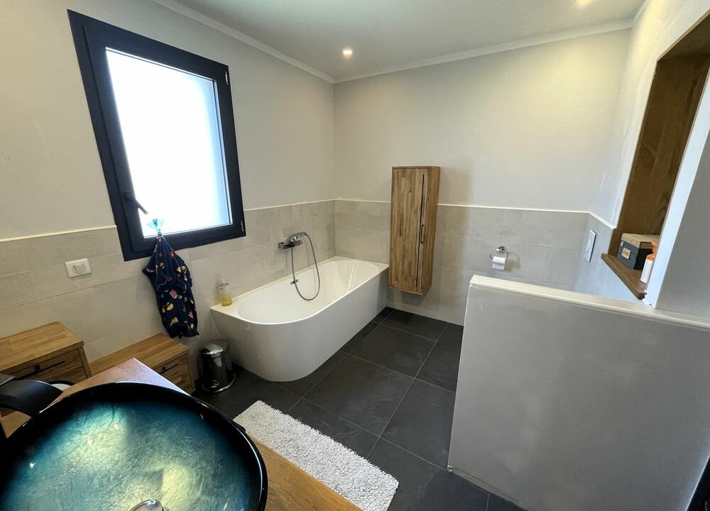 b-immo-8 pièces 215 m² 830 m², Belle Villa 215 m² La Plaine Sur Mer. (1)