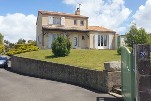 b-immo-6 pièces 117 m² MAISON proche du centre 6 pieces 117m² 4 chambres Saint VIAUD 44320