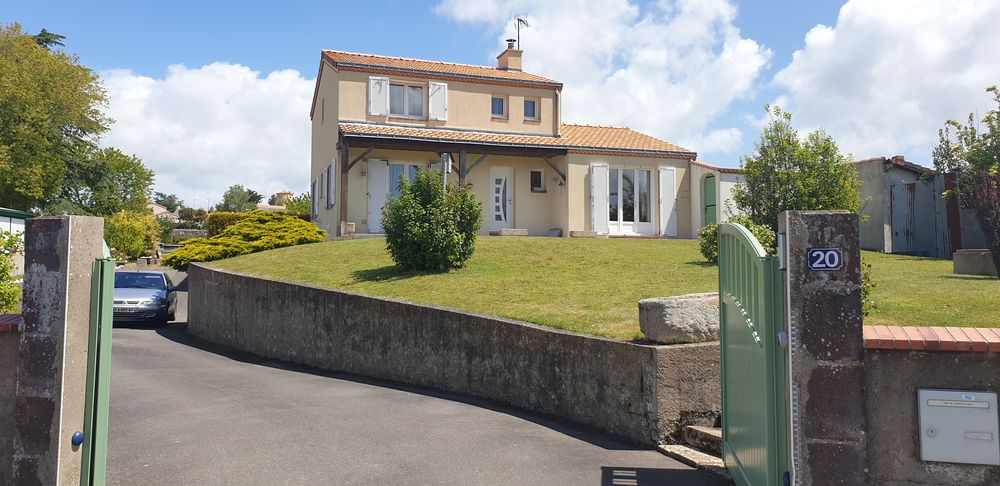 b-immo-6-pieces-117-m²-MAISON-proche-du-centre-6-pieces-117m²-4-chambres-Saint-VIAUD-44320-2