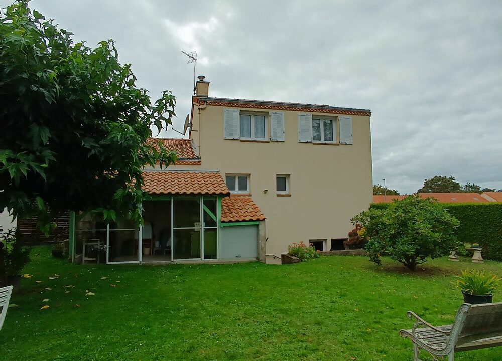 b-immo-6-pieces-117-m²-MAISON-proche-du-centre-6-pieces-117m²-4-chambres-Saint-VIAUD-44320-8