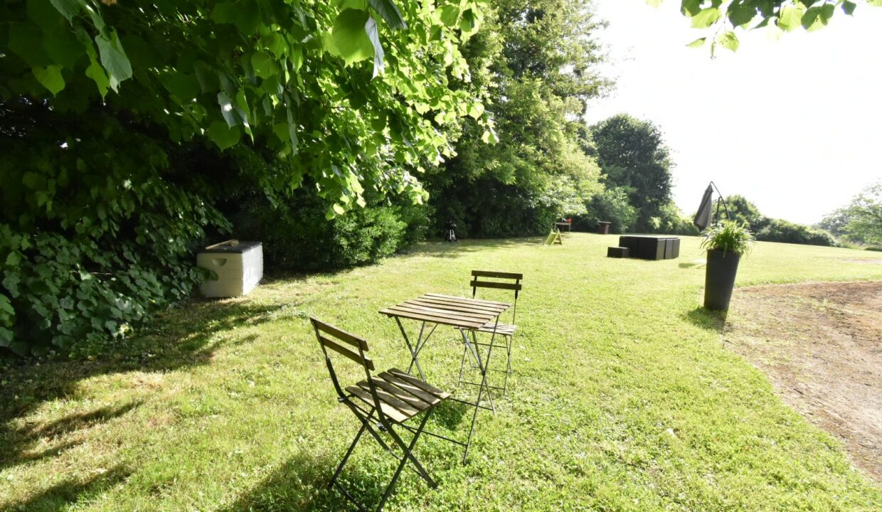 immo-5-pieces-124-m²-Superbe-appartement-et-son-jardin-privatif-Champtoceaux-49272La-Varenne 7