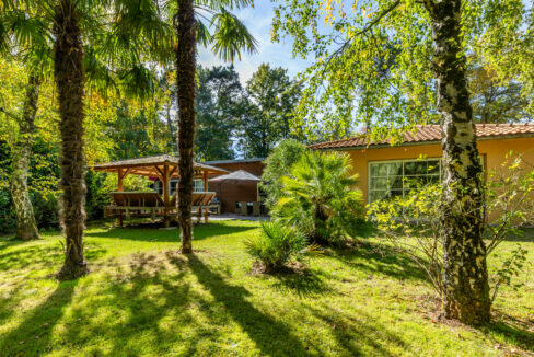 Valérie LEJAY agent commercial en immobilier - Agence IMMONANTES, tél. 06.12.32.08.46 ou par mail : v.lejay@agence-immonantes.fr. Spécialisée dans les biens : de Prestige, belles Demeures, Villa, Maison de maître, château, atypique, Maison bourgeoise, etc… Secteur SUD LOIRE : NANTES METROPOLE, VERTOU, LES SORINIERES, BASSE GOULAINE, HAUTE GOULAINE, PORNIC…._053