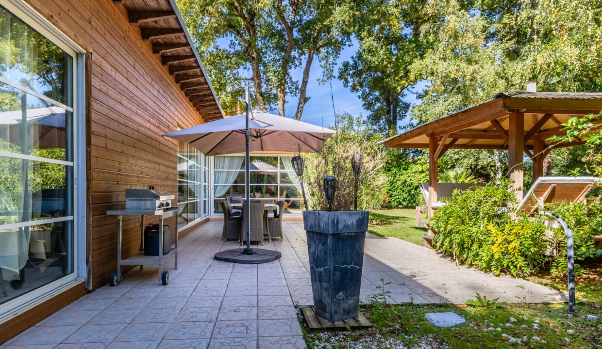 Valérie LEJAY agent commercial en immobilier - Agence IMMONANTES, tél. 06.12.32.08.46 ou par mail : v.lejay@agence-immonantes.fr. Spécialisée dans les biens : de Prestige, belles Demeures, Villa, Maison de maître, château, atypique, Maison bourgeoise, etc… Secteur SUD LOIRE : NANTES METROPOLE, VERTOU, LES SORINIERES, BASSE GOULAINE, HAUTE GOULAINE, PORNIC….