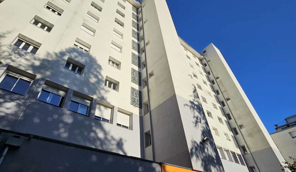 3 pièces 69.39 m² VENTE APPARTEMENT TYPE 3 , 6e etage, 2 chambres, cave et parking, Quartier RPT DE PARIS CHASSAGNE à NANTES (44) 9