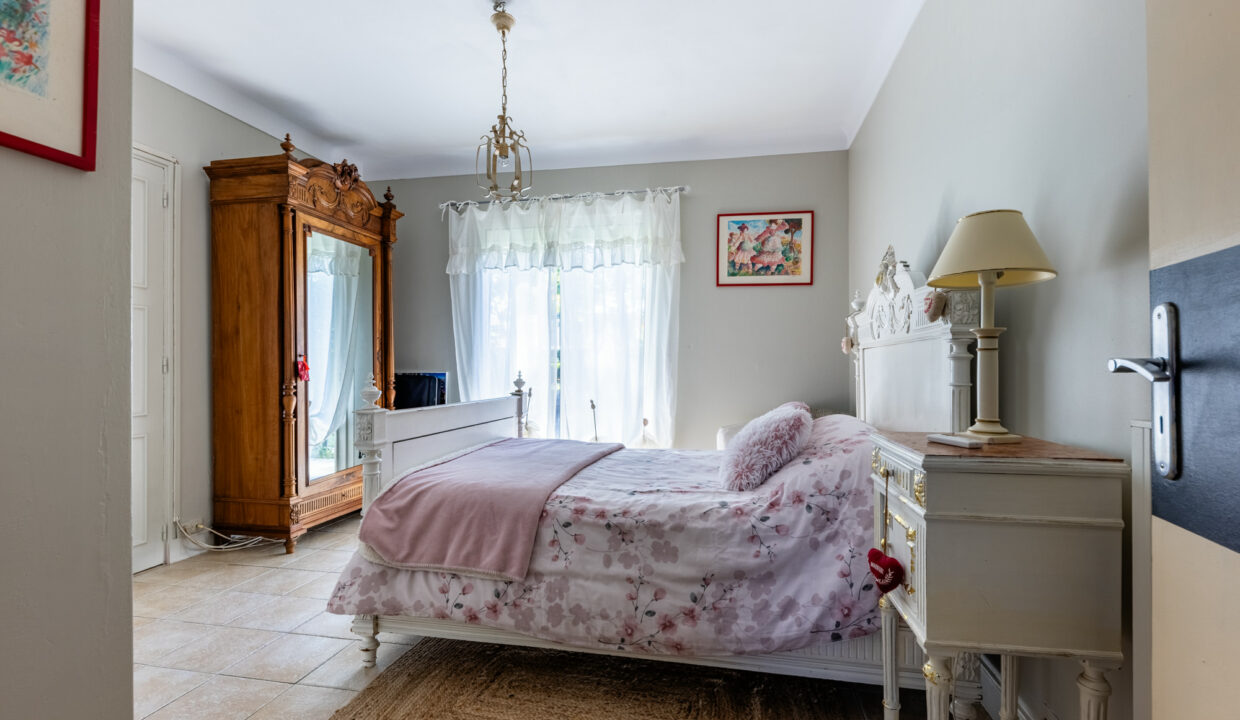 Valérie LEJAY agent commercial en immobilier - Agence IMMONANTES, tél. 06.12.32.08.46 ou par mail : v.lejay@agence-immonantes.fr. Spécialisée dans les biens : de Prestige, belles Demeures, Villa, Maison de maître, château, atypique, Maison bourgeoise, etc… Secteur SUD LOIRE : NANTES METROPOLE, VERTOU, LES SORINIERES, BASSE GOULAINE, HAUTE GOULAINE, PORNIC….
