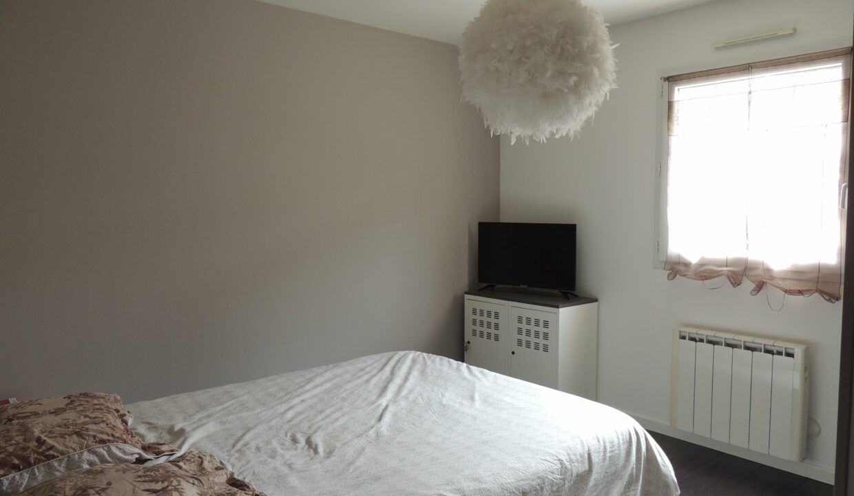 TOUT A PIED - MAISON de 2008- PLAIN-PIED- 4 chambres & JARDIN 2