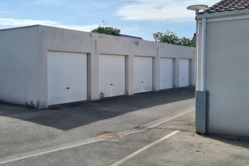 b- IMMONANTES 15 M2 GARAGE COUËRON