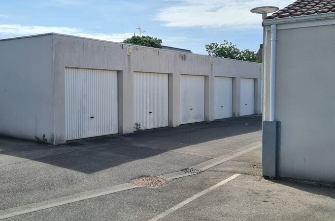 b- IMMONANTES 15 M2 GARAGE COUËRON
