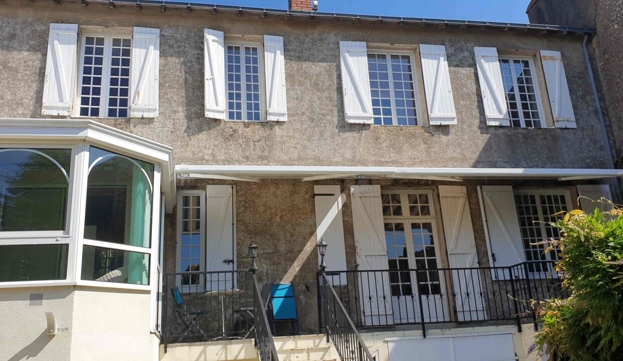 VENTE Magnifique DEMEURE BORD de Loire, 3 chambres + bureau sur 3 étages de 170 m² habitable PAIMBOEUF (44560)