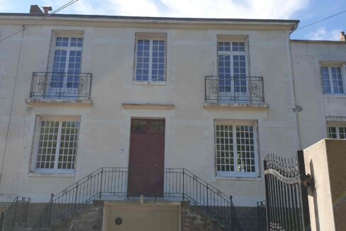 VENTE Magnifique DEMEURE BORD de Loire, 3 chambres + bureau sur 3 étages de 170 m² habitable PAIMBOEUF (44562)