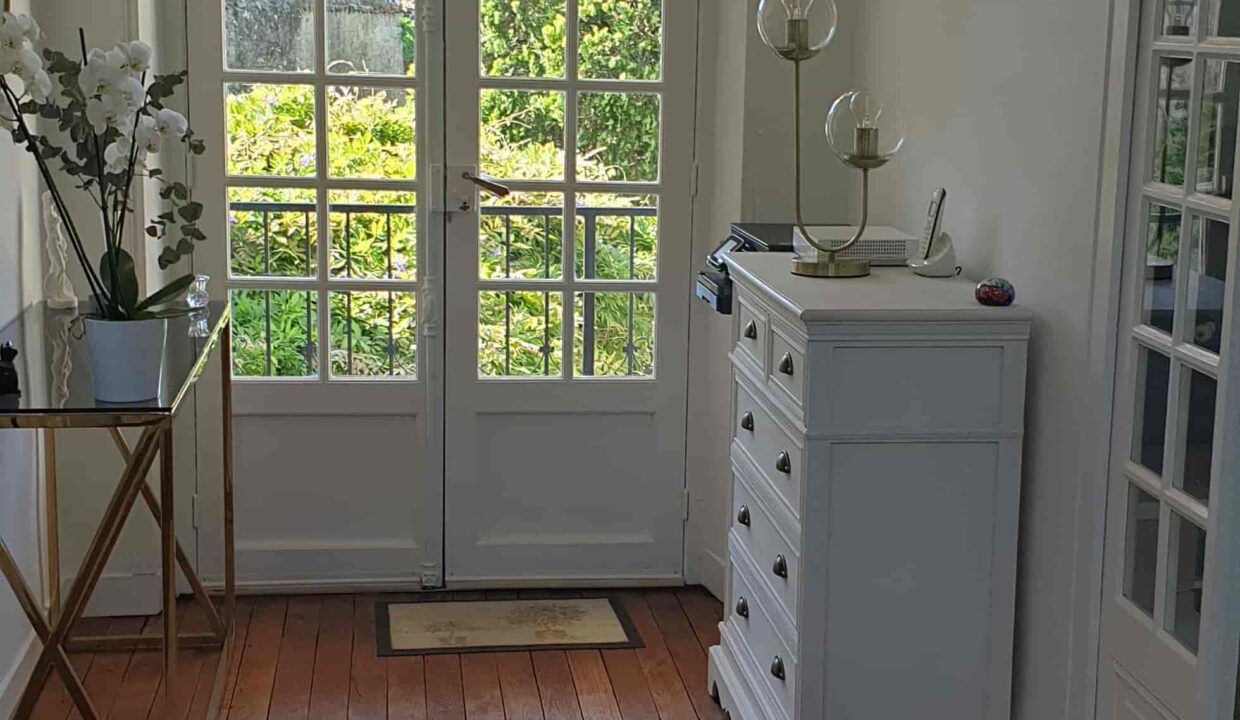 VENTE Magnifique DEMEURE BORD de Loire, 3 chambres + bureau sur 3 étages de 170 m² habitable PAIMBOEUF (44563)