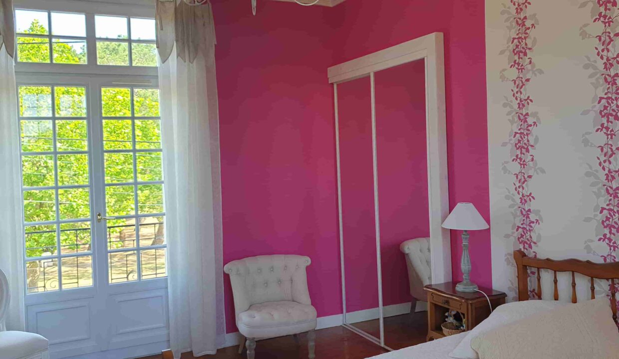 VENTE Magnifique DEMEURE BORD de Loire, 3 chambres + bureau sur 3 étages de 170 m² habitable PAIMBOEUF (44564)