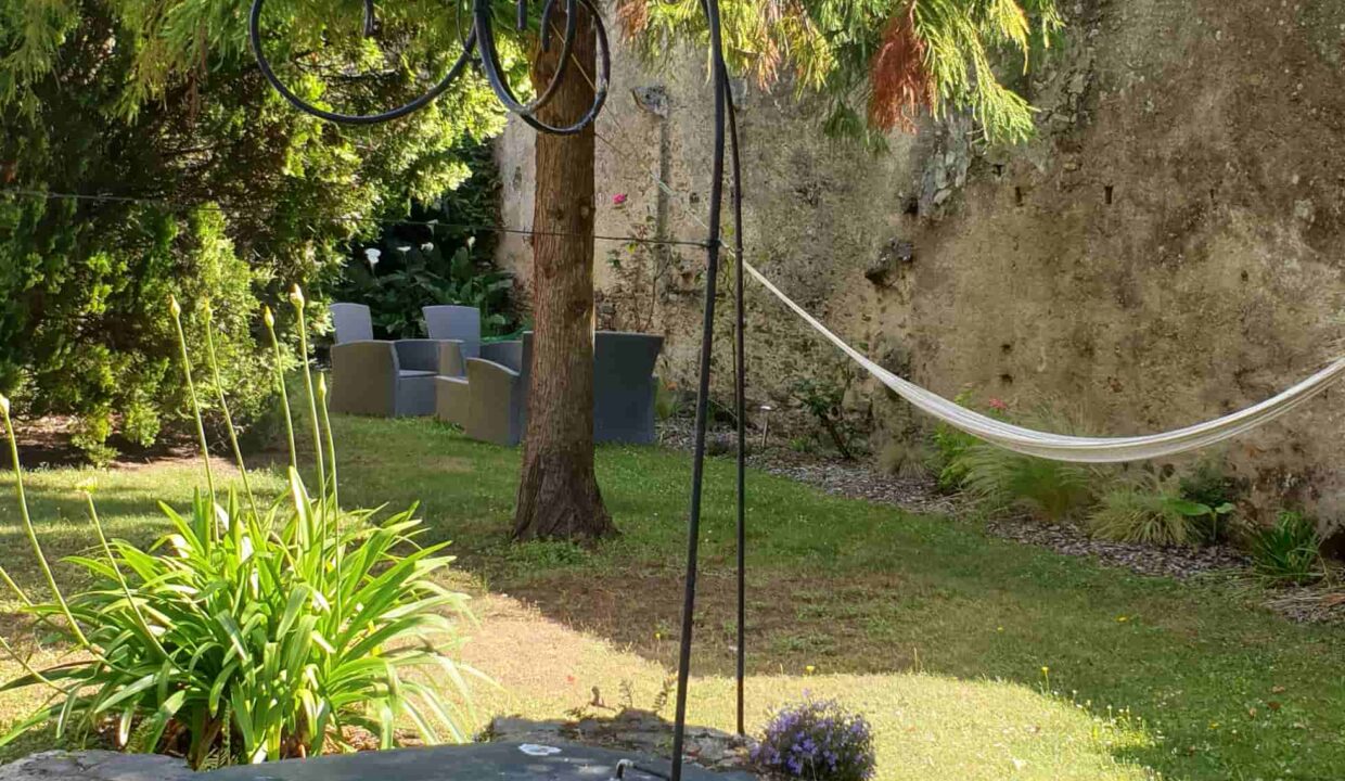 VENTE Magnifique DEMEURE BORD de Loire, 3 chambres + bureau sur 3 étages de 170 m² habitable PAIMBOEUF (44569)